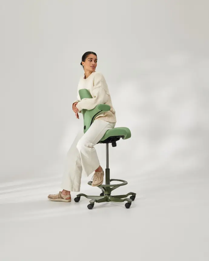 HÅG Capisco ergonomic office chair with active seating position (Reverse) HÅG Capisco ergonomic office chair, properly adjusted